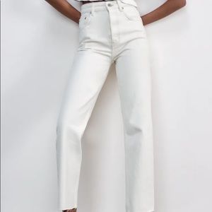 NWT ZARA HI-RISE STRAIGHT LEG JEAN 4365/034